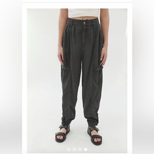 Urban Outfitters Carissa high waisted Cocoon Pant